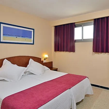 Leonardo Ibiza Santa Eulalia * Es Cana