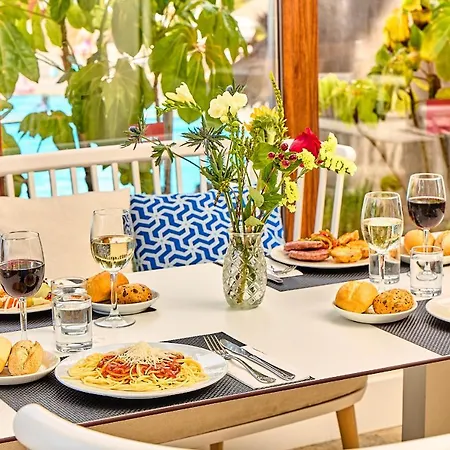 Leonardo Ibiza Santa Eulalia *