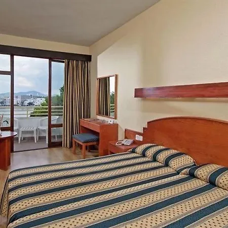 Leonardo Ibiza Santa Eulalia * Es Cana